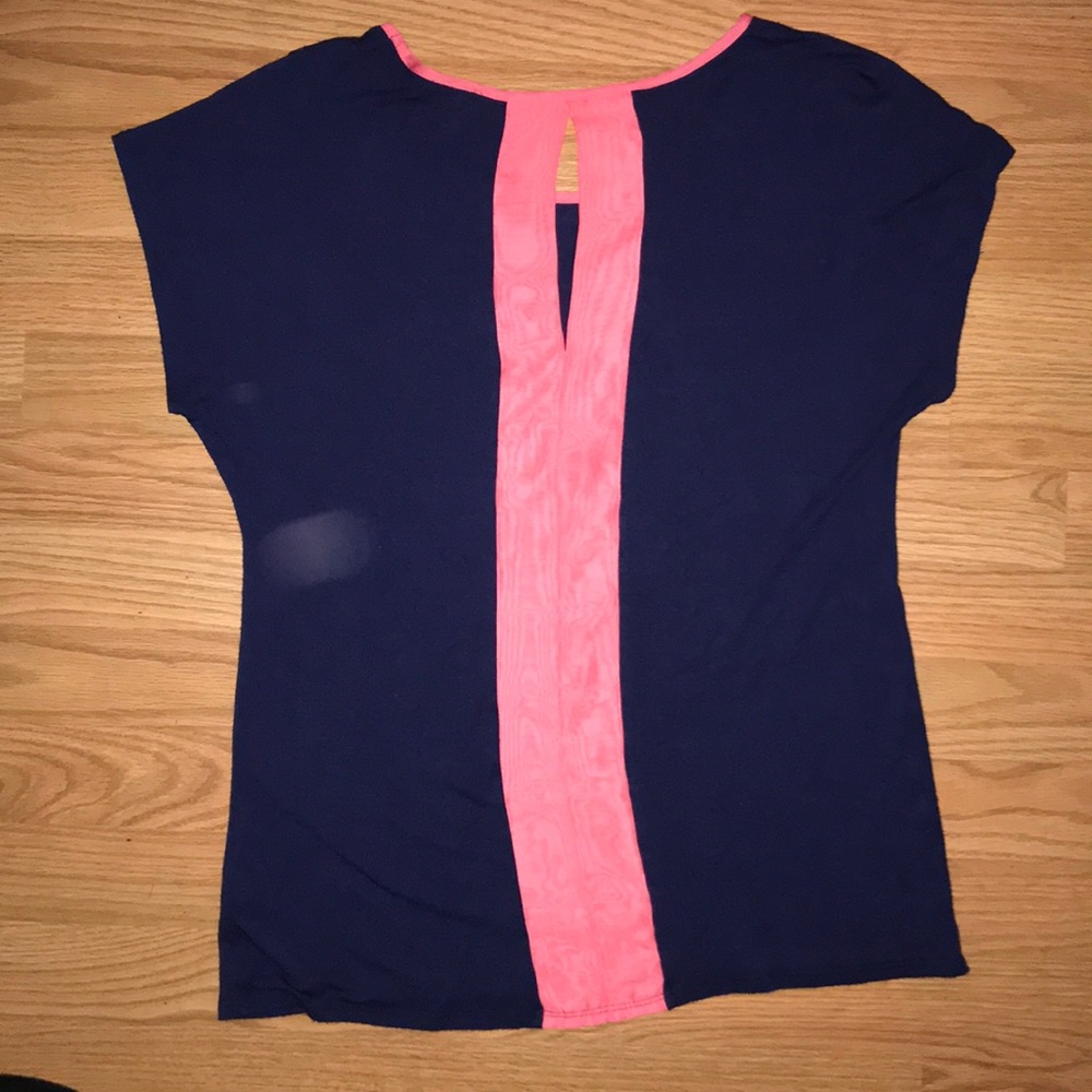 🧚🏼‍♀️Navy Keyhole Back Blouse🧚🏼‍♀️ - Picture 4 of 6
